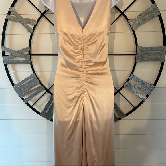 Mieka of Woodbury 100% Silk Gown - Picture 9 of 12